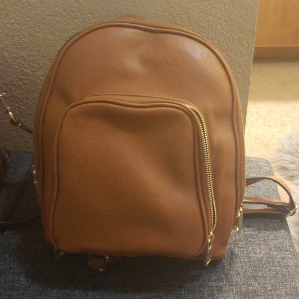 Back pack - Picture 2 of 3